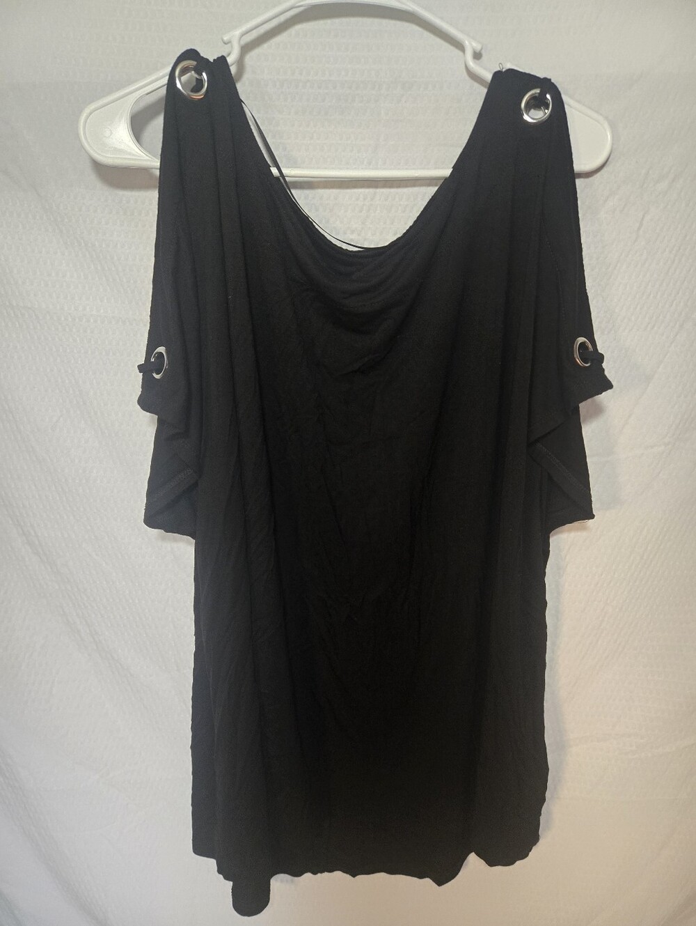 Cable & Gauge Black Cold-Shoulder Grommet Tunic
